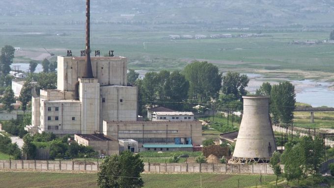 Jaderný komplex v Jongbjonu, Severní Korea.