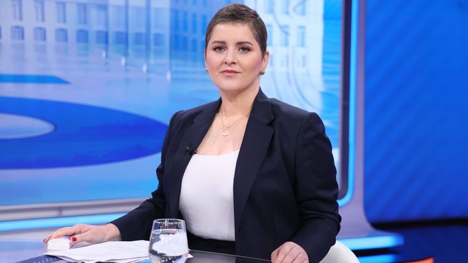 Jan Maláčová během debatního pořadu televize CNN Prima News.