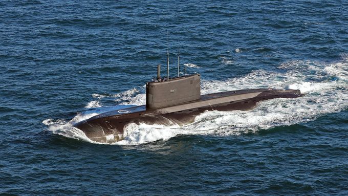 Ruská ponorka v Černém moři.