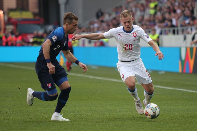 fotbal, Liga národů 2018/2019, Slovensko - Česko, Peter Pekarík a Matěj Vydra