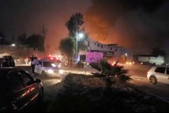 Při výbuchu potrubí v Mexiku zemřelo 79 lidí, desítky dalších utrpěly popáleniny