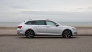 Plug-in hybridní Škoda Superb je dostupná jako kombi i liftback.