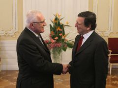 Prezident Václav Klaus vítá prvního muže Evropy José Manuela Barroso