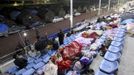 Residents sleep on the seats of a stadium, after Saturday's earthquake, in Baoxing county, Sichuan province, early April 22, 2013. Rescuers struggled to reach a remote, rural corner of southwestern China on Sunday as the toll of the dead and missing from the country's worst earthquake in three years climbed to 208 with almost 1,000 serious injuries. The 6.6 magnitude quake struck in Lushan county, near the city of Ya'an in the southwestern province of Sichuan, close to where a devastating 7.9 quake hit in May 2008, killing 70,000. REUTERS/Stringer (CHINA - Tags: DISASTER SOCIETY) CHINA OUT. NO COMMERCIAL OR EDITORIAL SALES IN CHINA Published: Dub. 22, 2013, 2:59 dop.