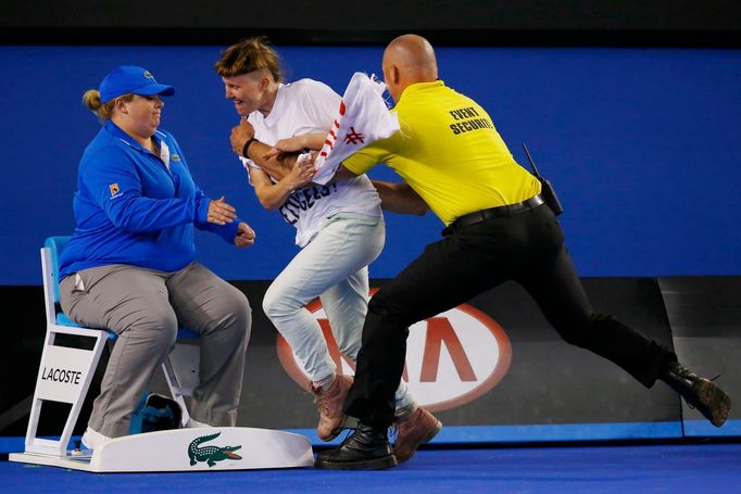 Protesty během mužského finále Australian Open 2015