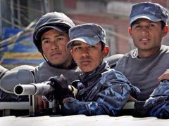 Občaská válka v Nepálu trvá už 10 let. Armáda poslední dobou zasahuje i proti demonstrantům.