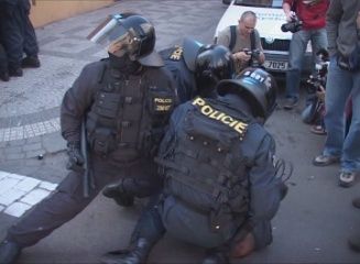 Anarchisté se střetli s neonacisty