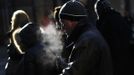 People walk along 7th avenue in New York January 23, 2013. An Arctic blast gripped the U.S. Midwest and Northeast on Tuesday, with at least three deaths linked to the frigid weather, and fierce winds made some locations feel as cold as 50 degrees below zero Fahrenheit. (minus 46 degrees Celsius). REUTERS/Shannon Stapleton (UNITED STATES - Tags: ENVIRONMENT SOCIETY TPX IMAGES OF THE DAY) Published: Led. 23, 2013, 3:24 odp.