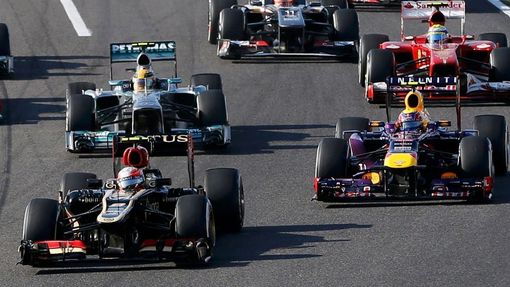 Lotus Formula One driver Romain Grosjean of France leads during the Japanese F1 Grand Prix at the Suzuka circuit October 13, 2013. REUTERS/Issei Kato (JAPAN - Tags: SPORT