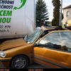 Peugeot narazil do stojícího náklaďáku