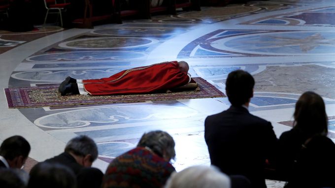 Papež František při tradiční velikonoční modlitbě.