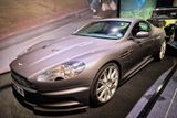 Celkem sedmkrát se ve filmu Casino Royale, natáčeném i v České republice, převrátil v jedné ze scén Aston Martin DBS s Bondem za volantem. Byl z toho zápis do Guinnessovy knihy rekordů.