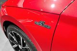 Na blatnících je k vidění upravené logo vozů Monte Carlo.