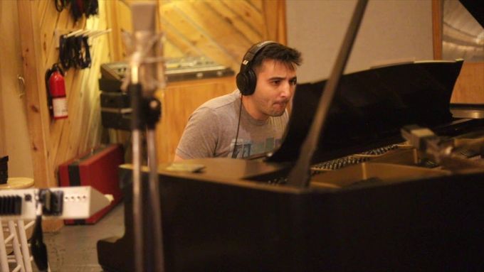 Kačova skladba Marov, kterou nahrál s kontrabasistou Johnem Patituccim.