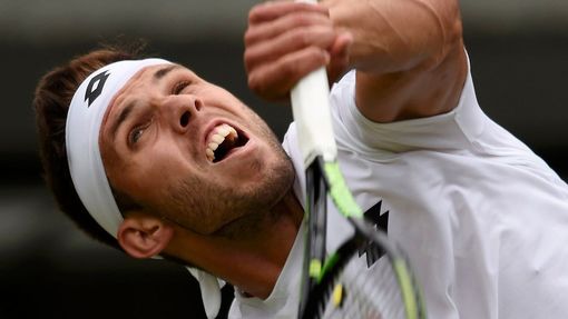 Jiří Veselý se raduje z vítězství nad Dominicem Thiemem ve druhém kole Wimbledonu 2016