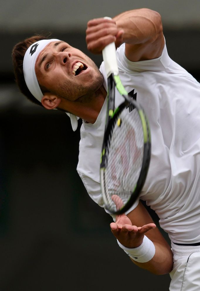 Jiří Veselý se raduje z vítězství nad Dominicem Thiemem ve druhém kole Wimbledonu 2016