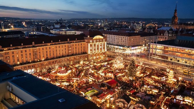 Vánoční trhy v Drážďanech: Mix světel, punče a mechanických skřítků láká davy