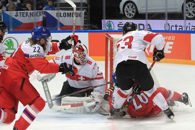 MS 2016, Česko-Švýcarsko: Lukáš Kašpar (22), Martin Zaťovič (26) - Reto Berra (20), Christian Marti (53)