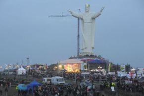 Největší socha Krista na světě stojí v polské Świebodzině