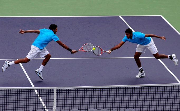 Maheš Bhúpathi (vlevo) a Rohan Bopanna