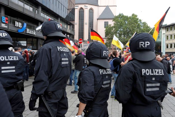 Demonstrace v Kolíně nad Rýnem na podporu tureckého prezidenta Recepa Erdogana