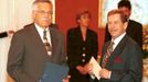 Prezident ČR Václav Havel přijal na Pražském hradě demisi současné české vlády. Premiérem jmenoval Václava Klause, kterého pověřil sestavením nové vlády, 2. července 1996