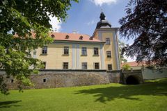 Finanční úřad prověří obnovu zámku ve Ctěnicích