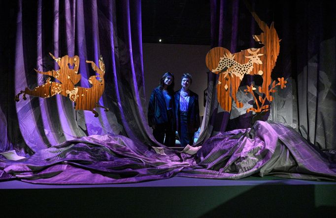 Výstavu Space of Desire připravilo duo Shotby.us neboli Karolína Matušková (vlevo) a Lenka Glisníková.