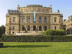 We visited the Rudolfinum to find out what animals guarded the steps.