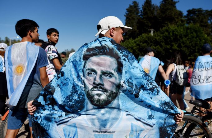 Argentinští fanoušci před hlavní části oslav titul mistrů světa v centru Buenos Aires