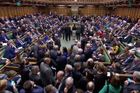 Britský parlament podpořil žádost Mayové o odklad brexitu do konce června