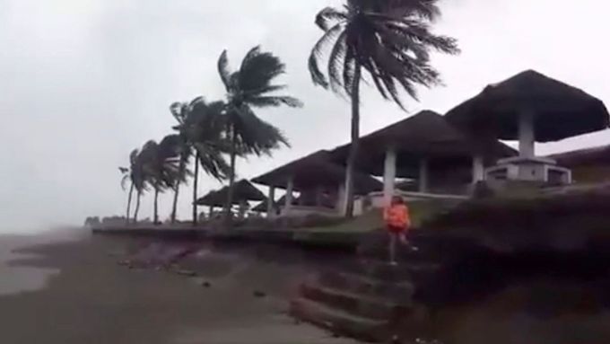 Severem Filipín se přehnal supertajfun Mangkhut. Větry dosahovaly rychlosti až 100 km/h