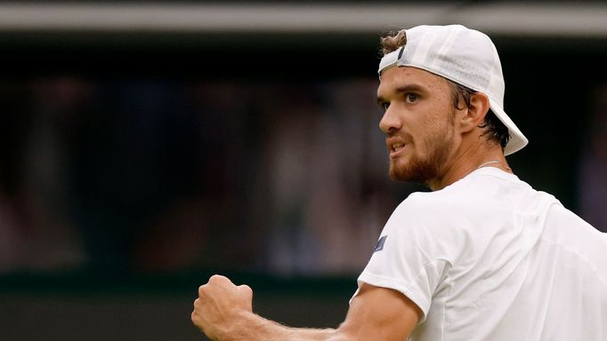 Tomáš Macháč v utkání prvního kola Wimbledonu 2023.