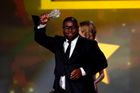Kritici favorizují v boji o Oscary 12 let v řetězech