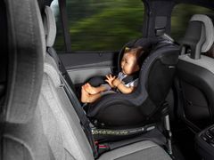 Dětská autosedačka umístěná proti směru jízdy nabízí nejvyšší možnou bezpečnost pro děti do čtyř let.