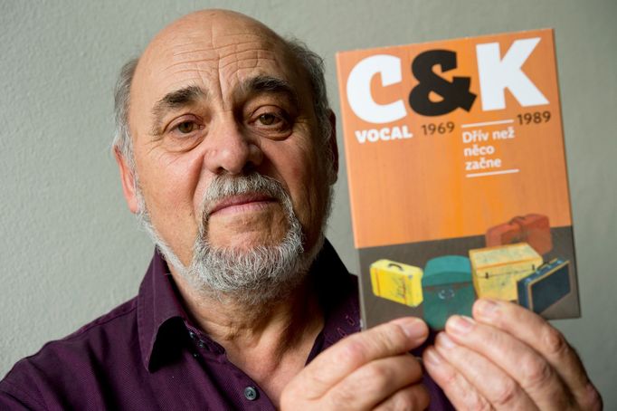 Jiří Cerha zpívá na albech C&K Vocal a Spirituál kvintetu.