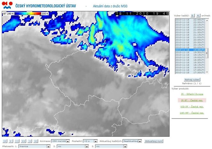 Území, kde se mohla tvořit námraza, jsou vyznačeny modře