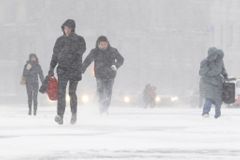 V Petrohradu kvůli mrazům nedoporučují vycházet na ulici, výzva se stala zdrojem vtipů