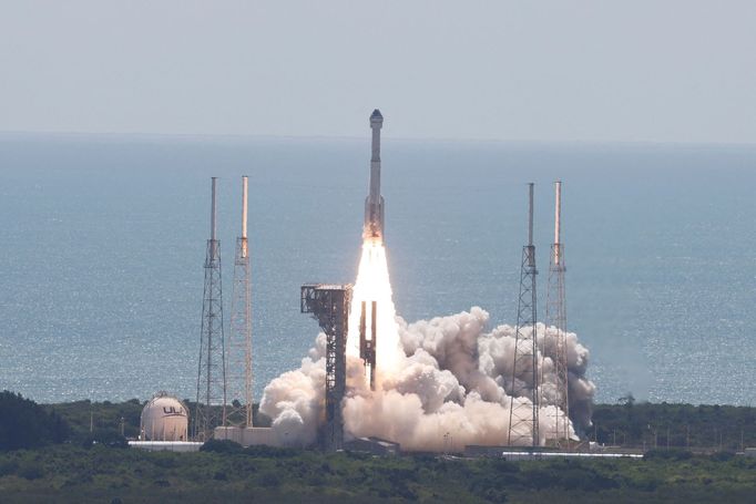 Kosmickou loď Starliner si od Boeingu objednala NASA.