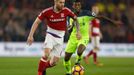 Adam Clayton z Middlesbrough v zápase proti Liverpoolu