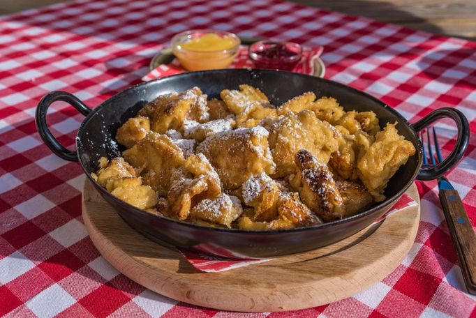 Kaiserschmarrn (císařský trhanec)