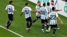 Argentinci slaví gól v zápase Argentina - Saúdská Arábie na MS 2022