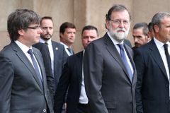 Nikoho dalšího při jednání s Katalánci nepotřebujeme, tvrdí španělský premiér. Barceloně hrozí silou