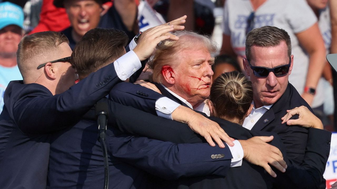 Tajemný vzkaz 8647 od exšéfa FBI. "Vyzývá k vraždě Donalda Trumpa," zní v USA