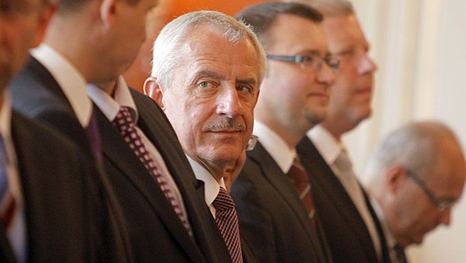 Leoš Heger, nový ministr zdravotnictví, po boku kolegů.