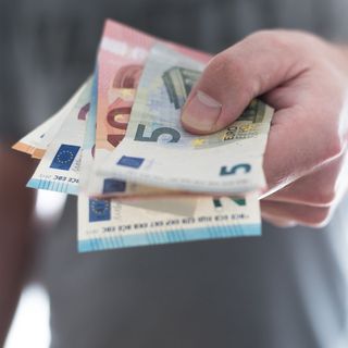Ilustrační fotografie, Euro, bankovky, 2017
