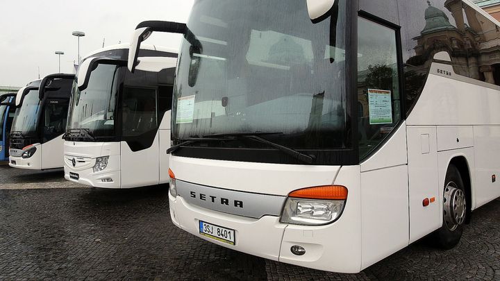 Řidič autobusu z Liberce za jízdy zkolaboval, řízení převzal jeden z cestujících