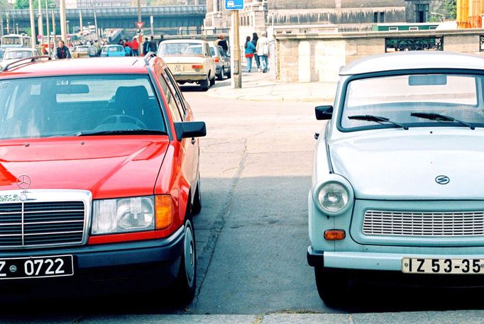 Mercedes vs. Trabant
Uplynulo 30 let od sjednocení ekonomik východního a západního Německa.