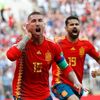 Sergio Ramos slaví branku v osmifinále MS 2015 mezi Španělskem a Ruskem
