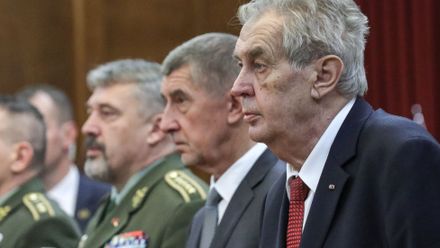 Armáda nás podržela, před Vánoci by mohli lidé zdarma na testy, říká Babiš